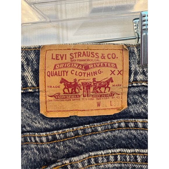 Vintage Acid Wash Levi's Jeans - Picture 5 of 9